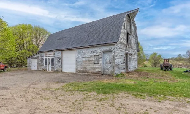 $299,900 | 3011 East Empire Avenue, Benton Harbor, MI 49022