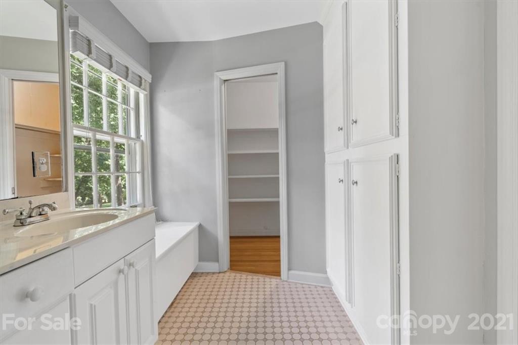6124 Gate Post Road Charlotte, NC 28211 - Photo 25 of 40 Gallery Image 25
