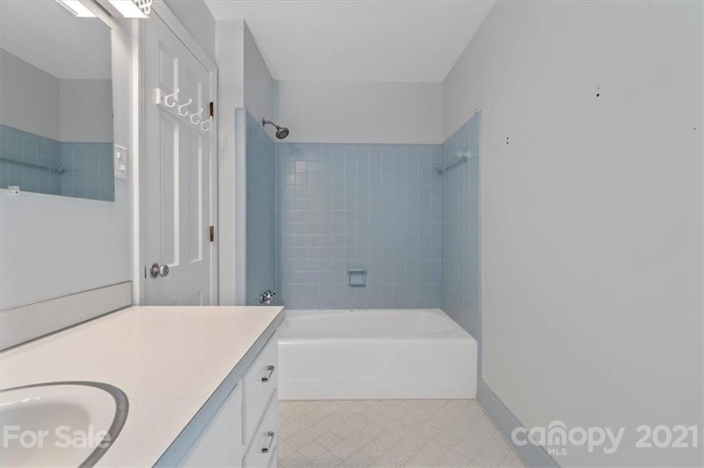 6124 Gate Post Road Charlotte, NC 28211 - Photo 32 of 40 Gallery Image 32