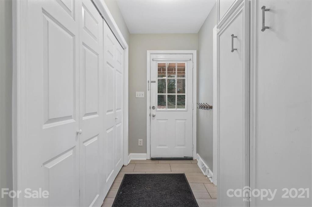 6124 Gate Post Road Charlotte, NC 28211 - Photo 9 of 40 Gallery Image 9