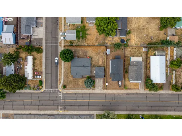 a black and white photo of a house