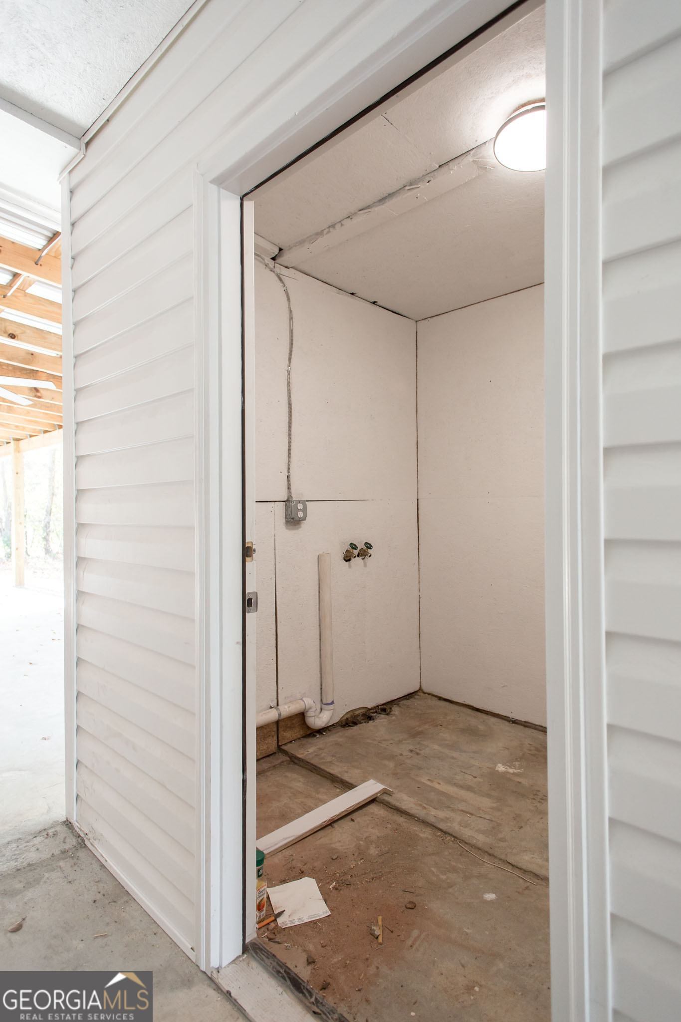 407 Pineview Drive Waycross, GA 31501 - Photo 29 of 35 a view of an empty room