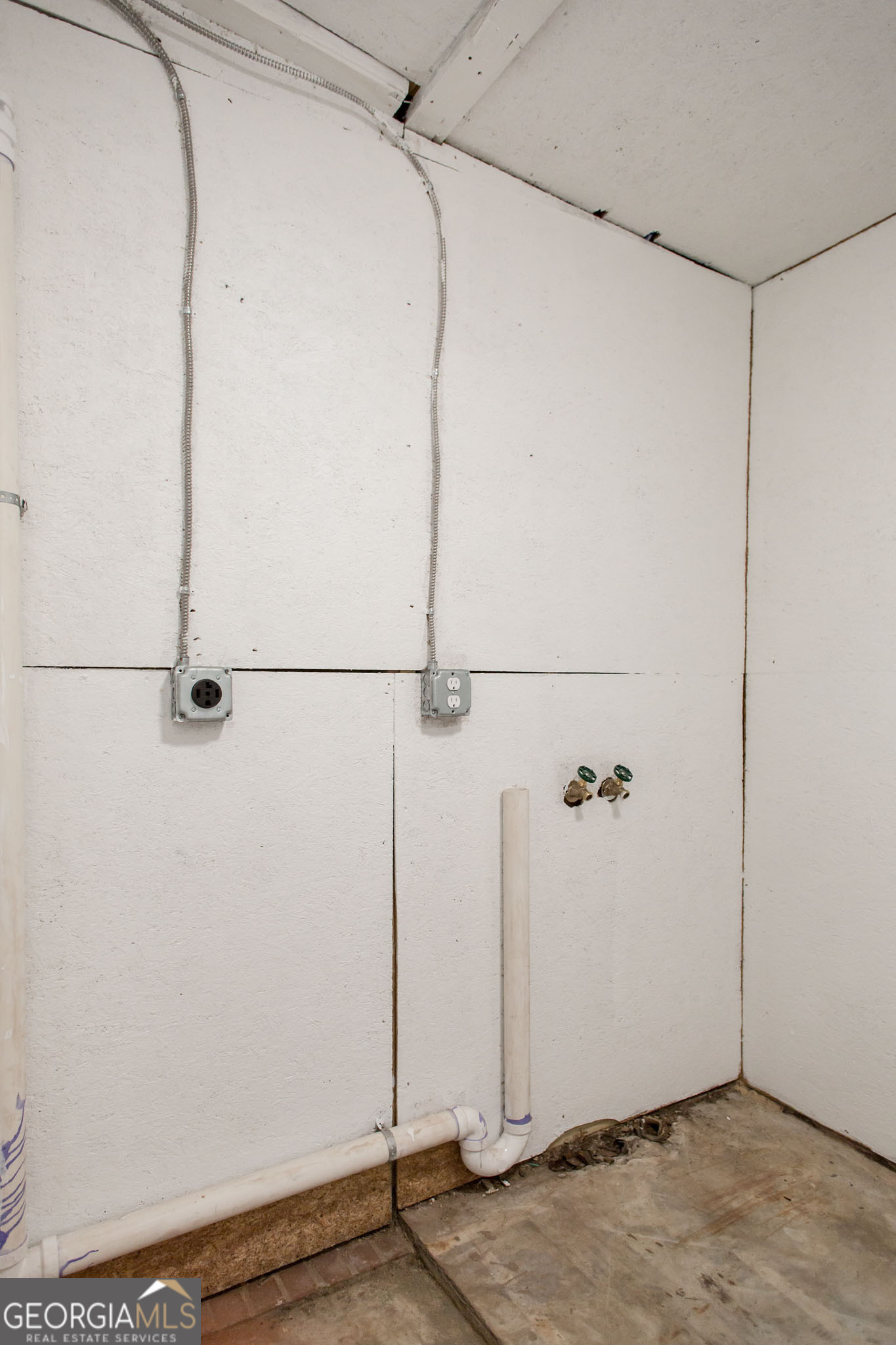 407 Pineview Drive Waycross, GA 31501 - Photo 30 of 35 a view of a room with rack on the wall