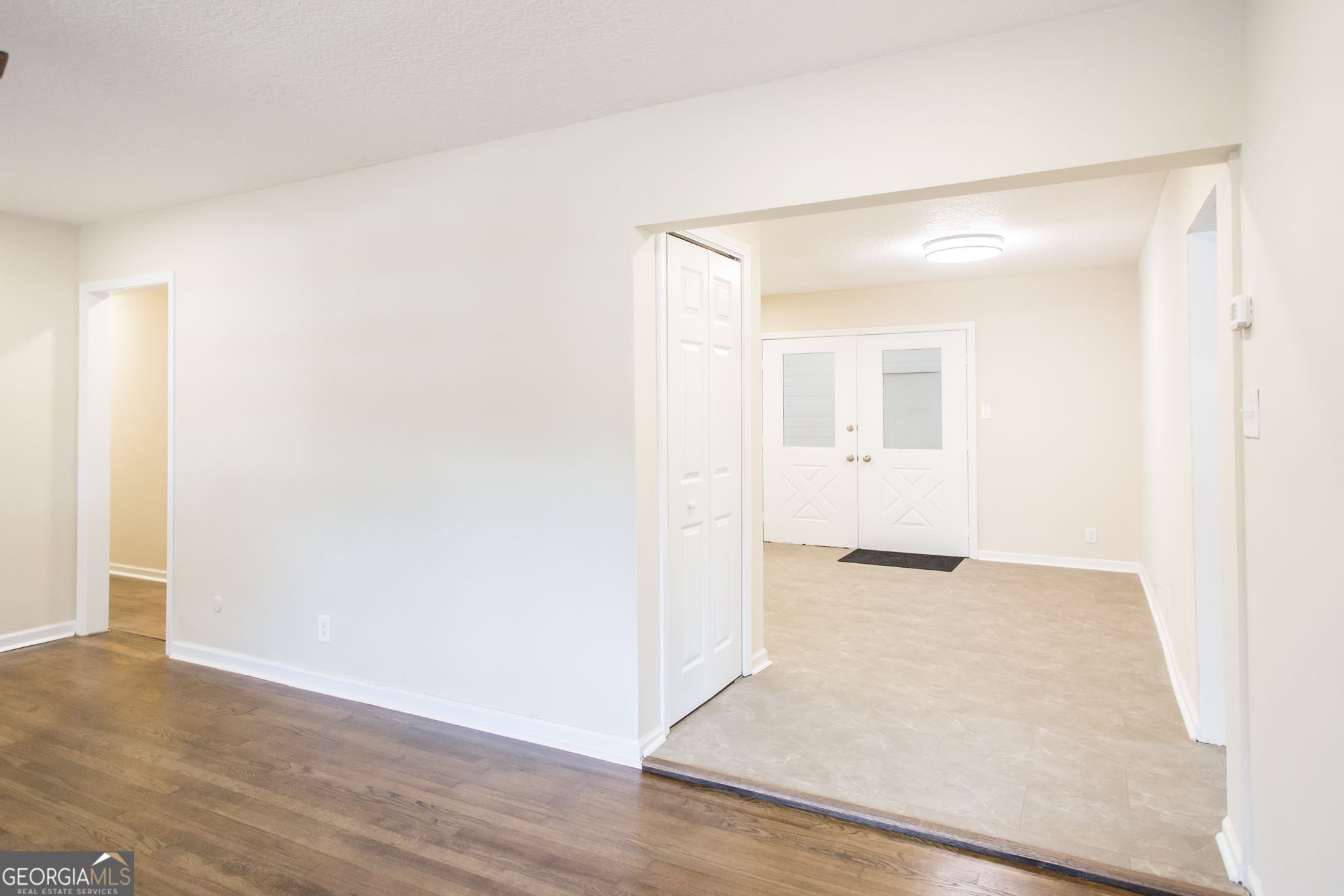 407 Pineview Drive Waycross, GA 31501 - Photo 7 of 35 an empty room with wooden floor and mirror