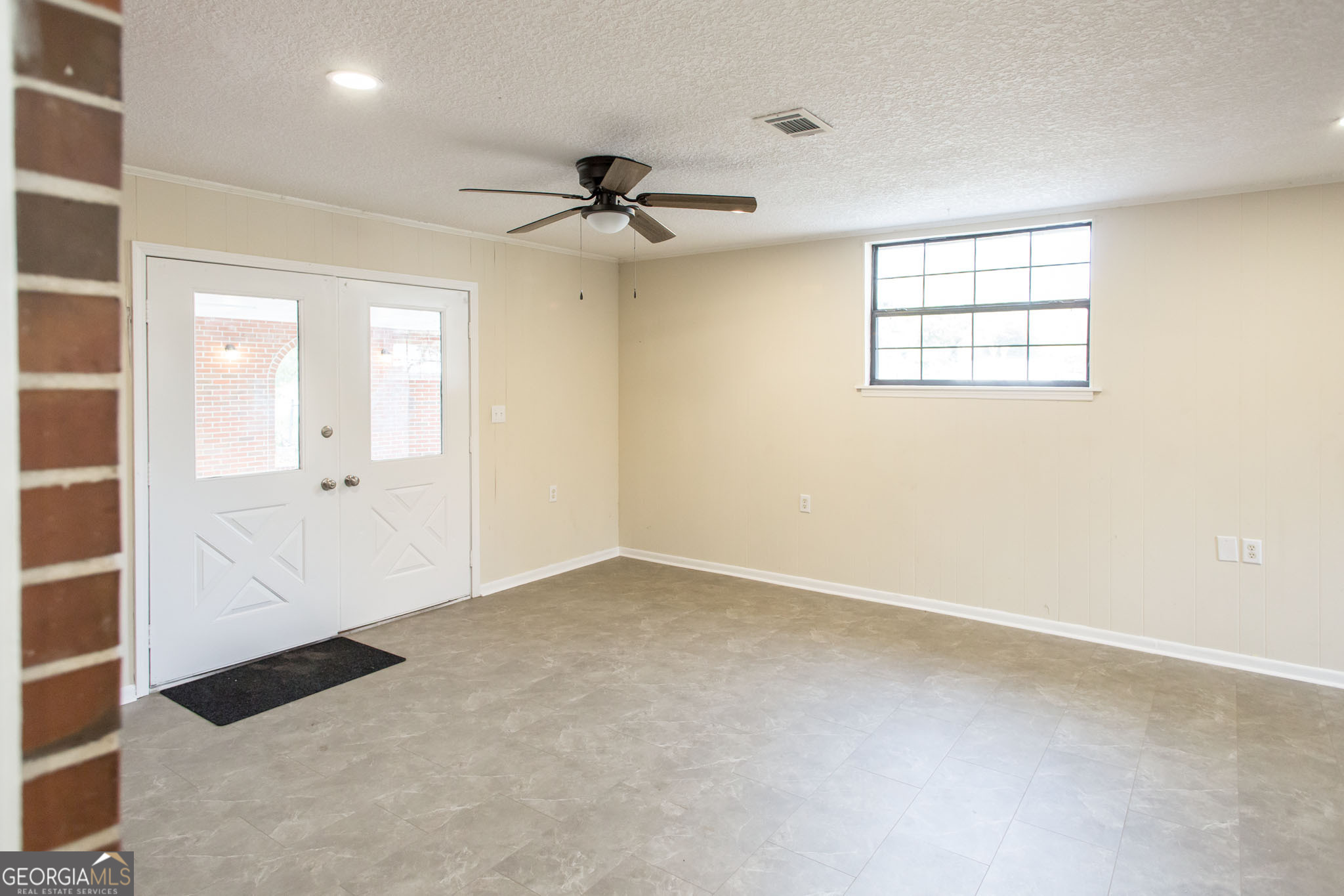 407 Pineview Drive Waycross, GA 31501 - Photo 8 of 35 an empty room with windows and fan