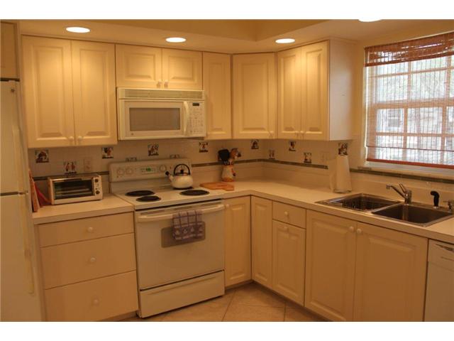 1180 Reef Road, Unit B8 Vero Beach, FL 32963 - Photo 8 of 23 Gallery Image 8