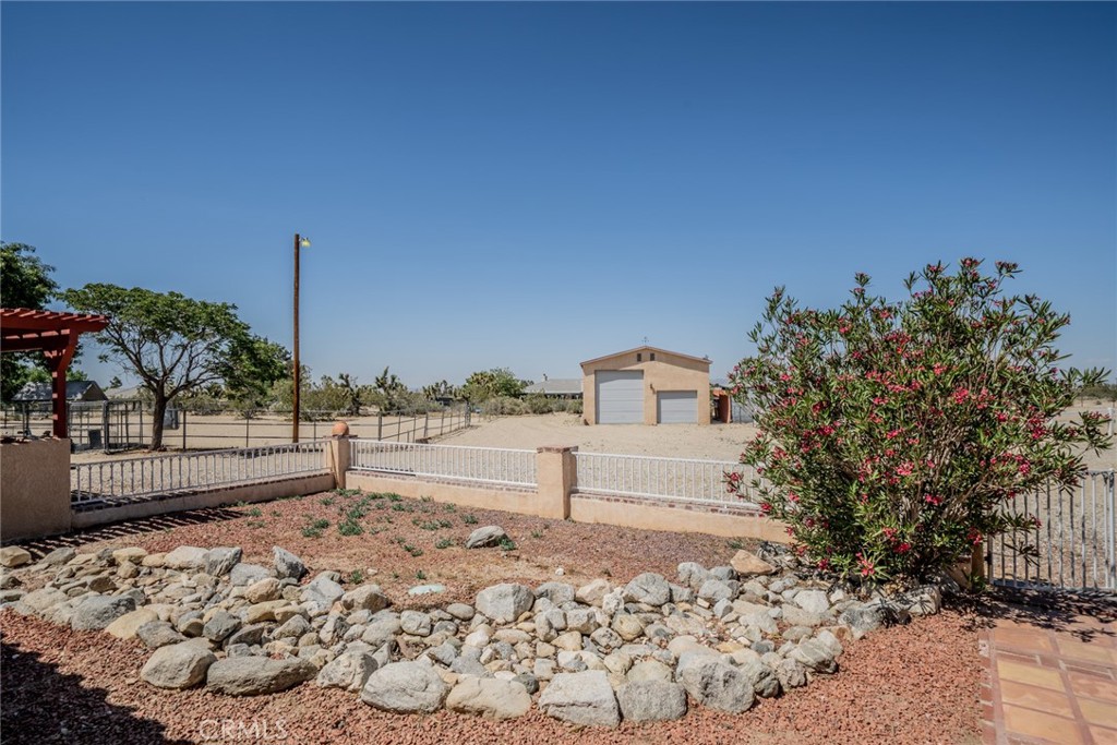 12274 Mountain Road Pinon Hills, CA 92372 - Photo 4 of 60