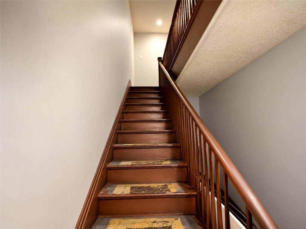 1052-1056 Dewey Avenue, Unit 1052 Rochester, NY 14613 - Photo 16 of 24