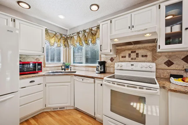 $574,900 | 525 Sycamore Lane North, Plymouth, MN 55441