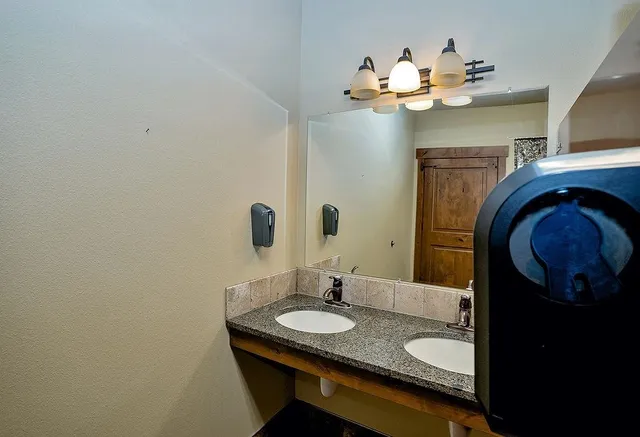 $2,999,999 | 6701 North Idaho Road, Newman Lake, WA 99025