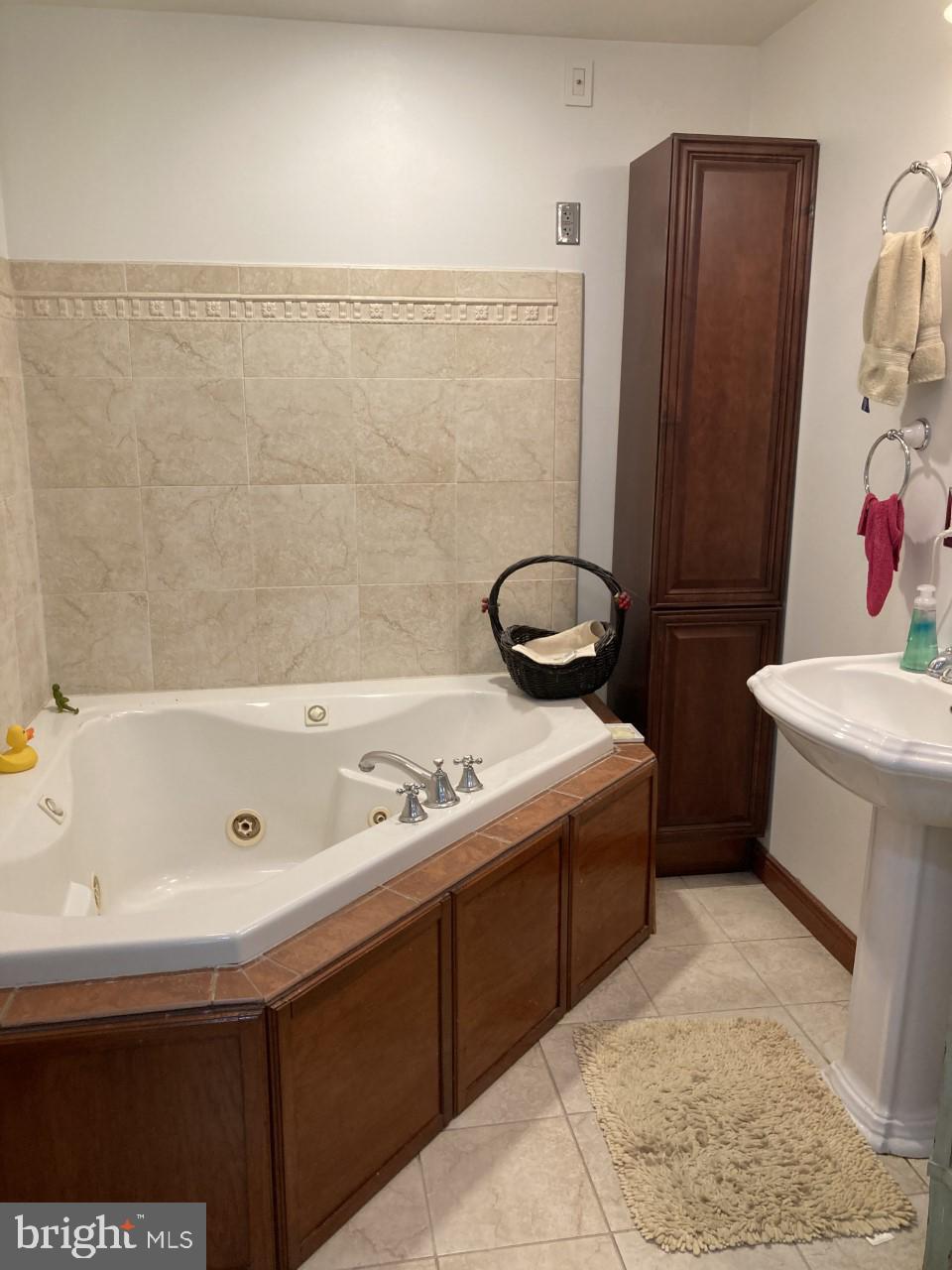 43 Diverty Road Pennington, NJ 08534 - Photo 11 of 13 Gallery Image 11