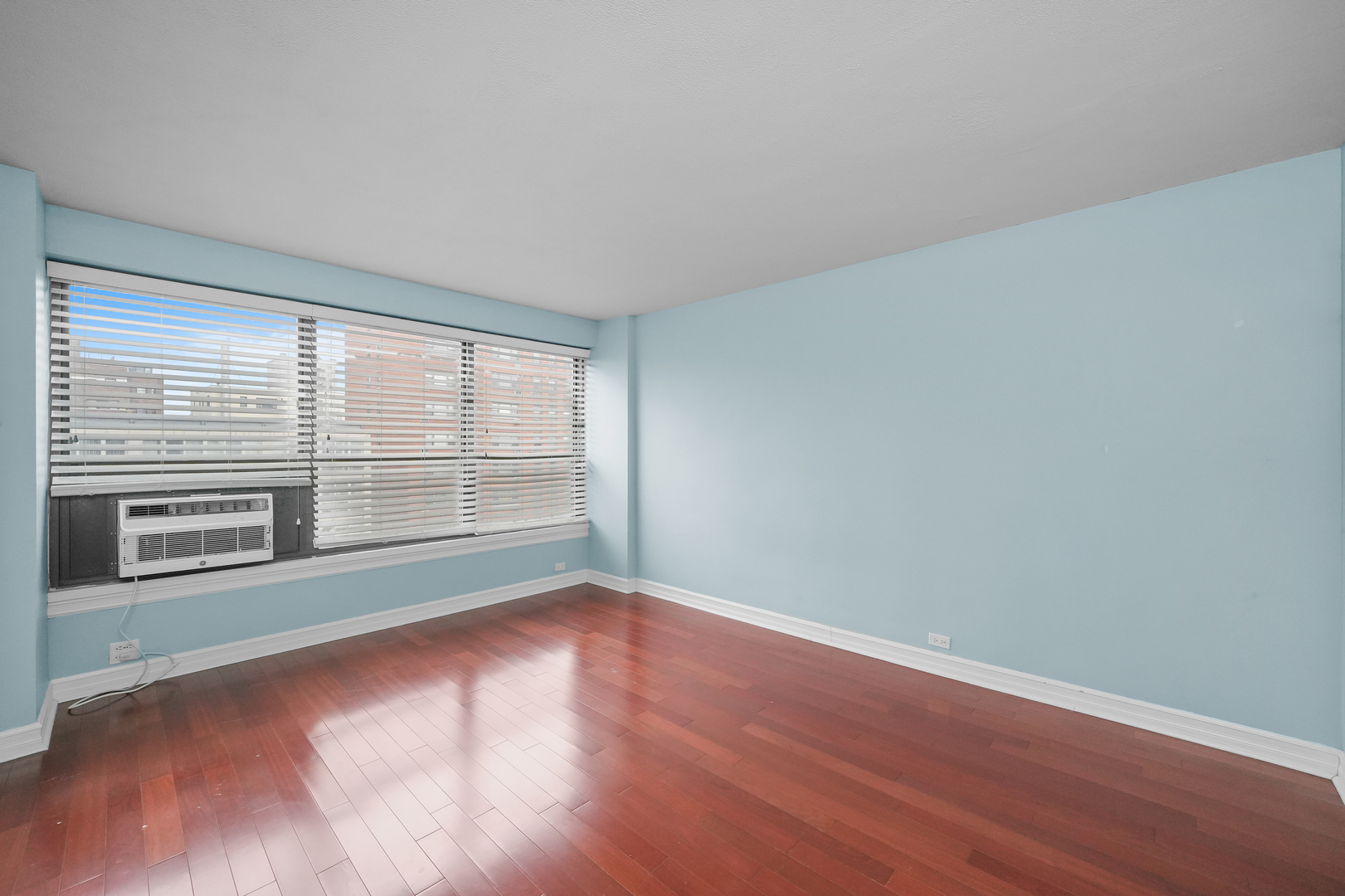 2930 North Sheridan Road, Unit 1411 Chicago, IL 60657 - Photo 16 of 34 Gallery Image 16