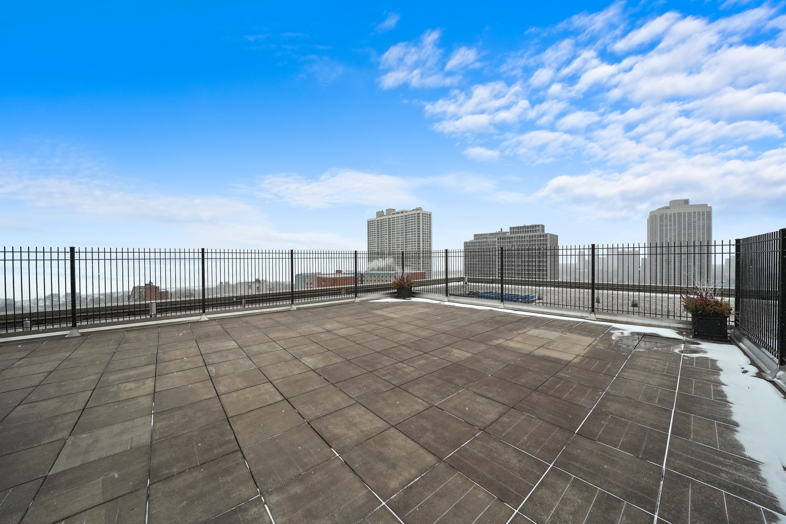 2930 North Sheridan Road, Unit 1411 Chicago, IL 60657 - Photo 21 of 34 Gallery Image 21