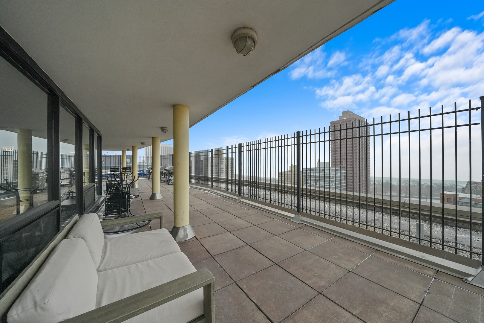 2930 North Sheridan Road, Unit 1411 Chicago, IL 60657 - Photo 23 of 34 Gallery Image 23