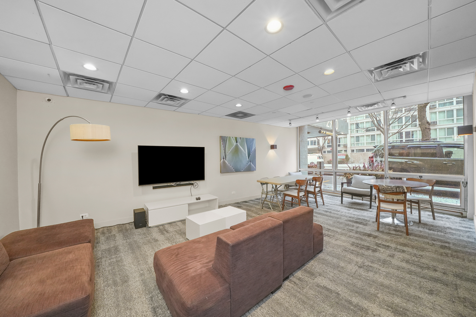 2930 North Sheridan Road, Unit 1411 Chicago, IL 60657 - Photo 29 of 34 Gallery Image 29