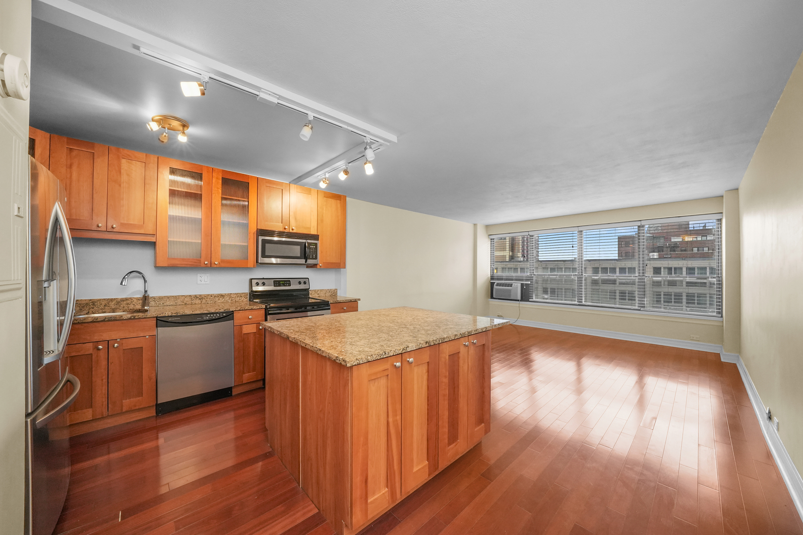 2930 North Sheridan Road, Unit 1411 Chicago, IL 60657 - Photo 8 of 34 Gallery Image 8