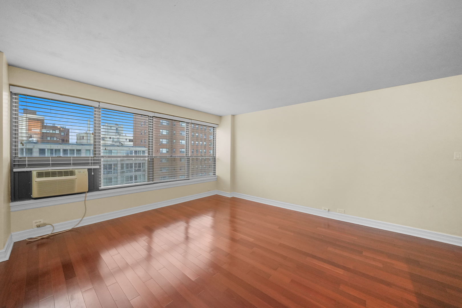 2930 North Sheridan Road, Unit 1411 Chicago, IL 60657 - Photo 10 of 34 Gallery Image 10