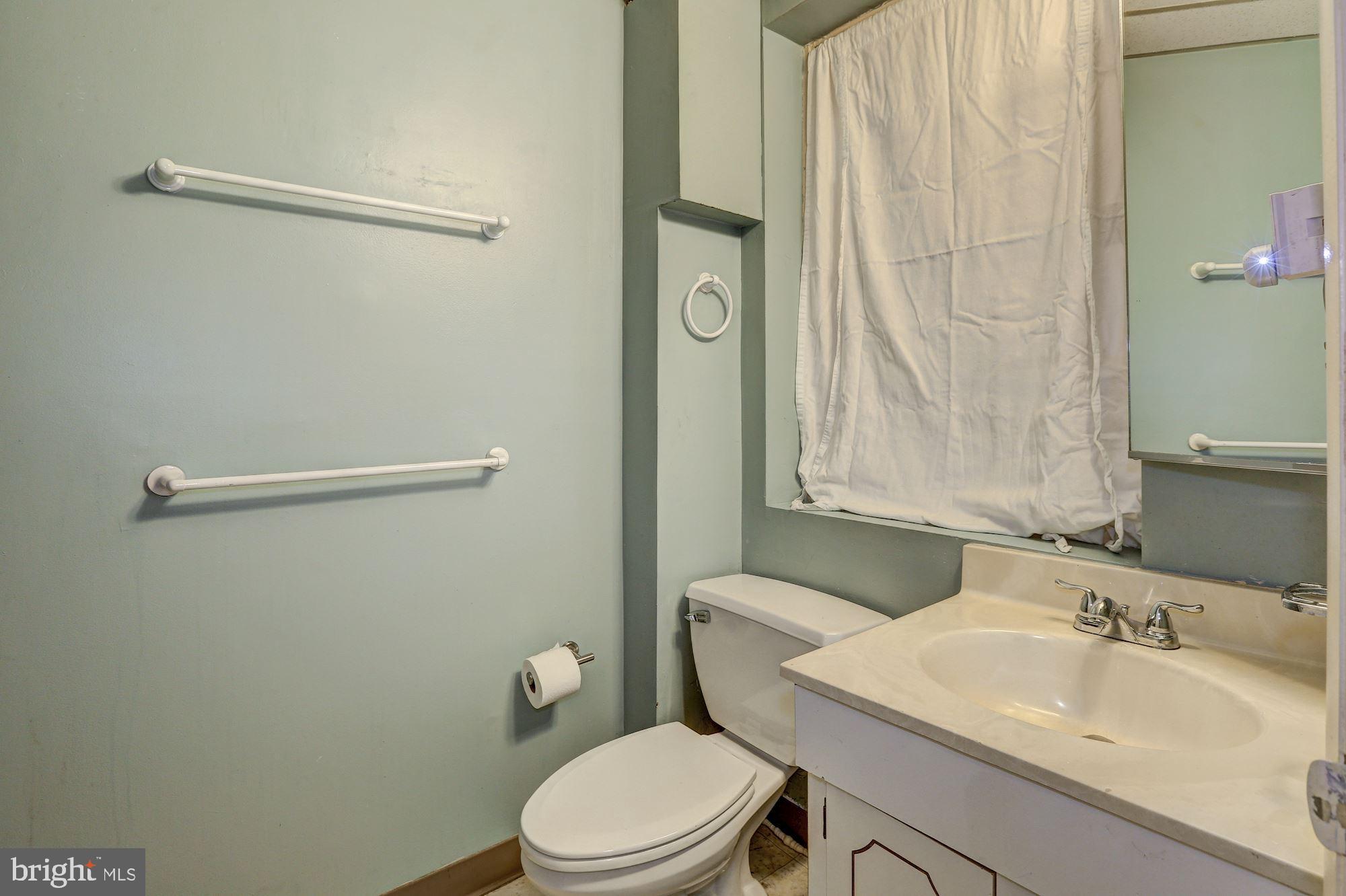 3223 Klingle Road Northwest Washington, DC 20008 - Photo 36 of 42 Full Bathroom