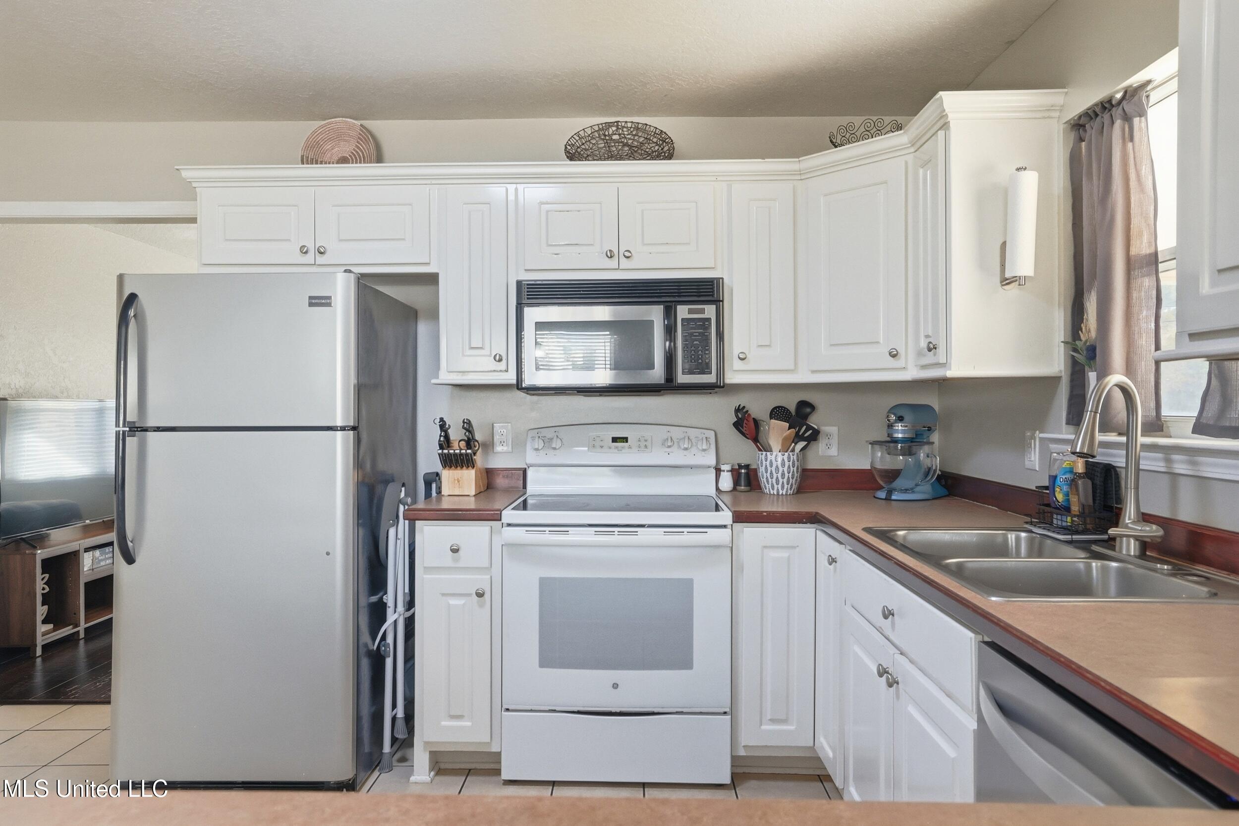 10411 3rd Avenue D'Iberville, MS 39540 - Photo 11 of 35 17_r6__1249