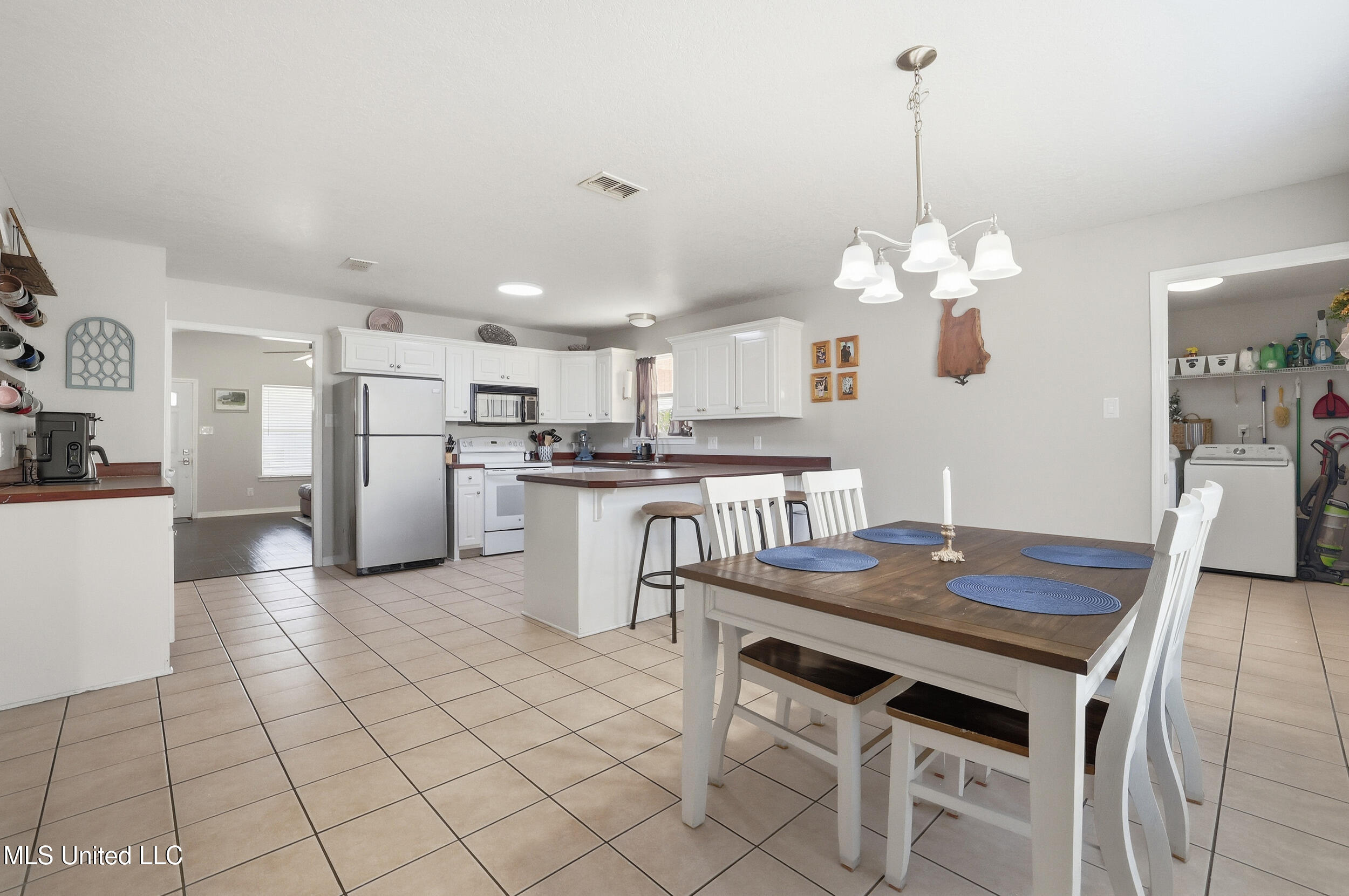 10411 3rd Avenue D'Iberville, MS 39540 - Photo 13 of 35 12_r6__1224