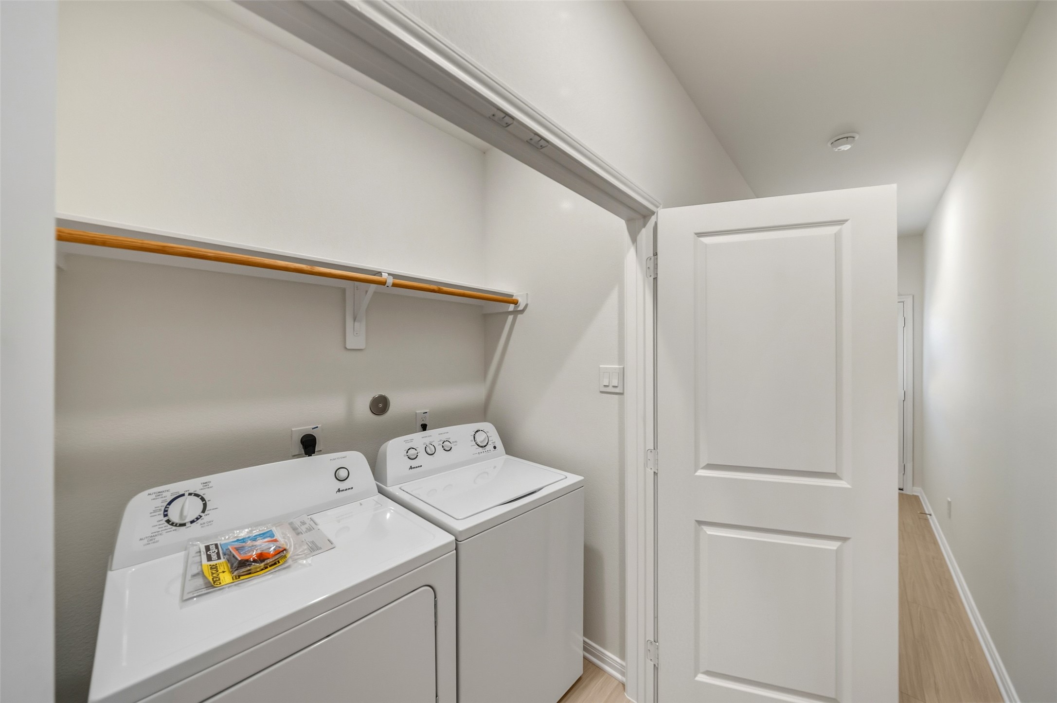 712 West Dallas Street Conroe, TX 77301 - Photo 17 of 23 a utility room with dryer and washer