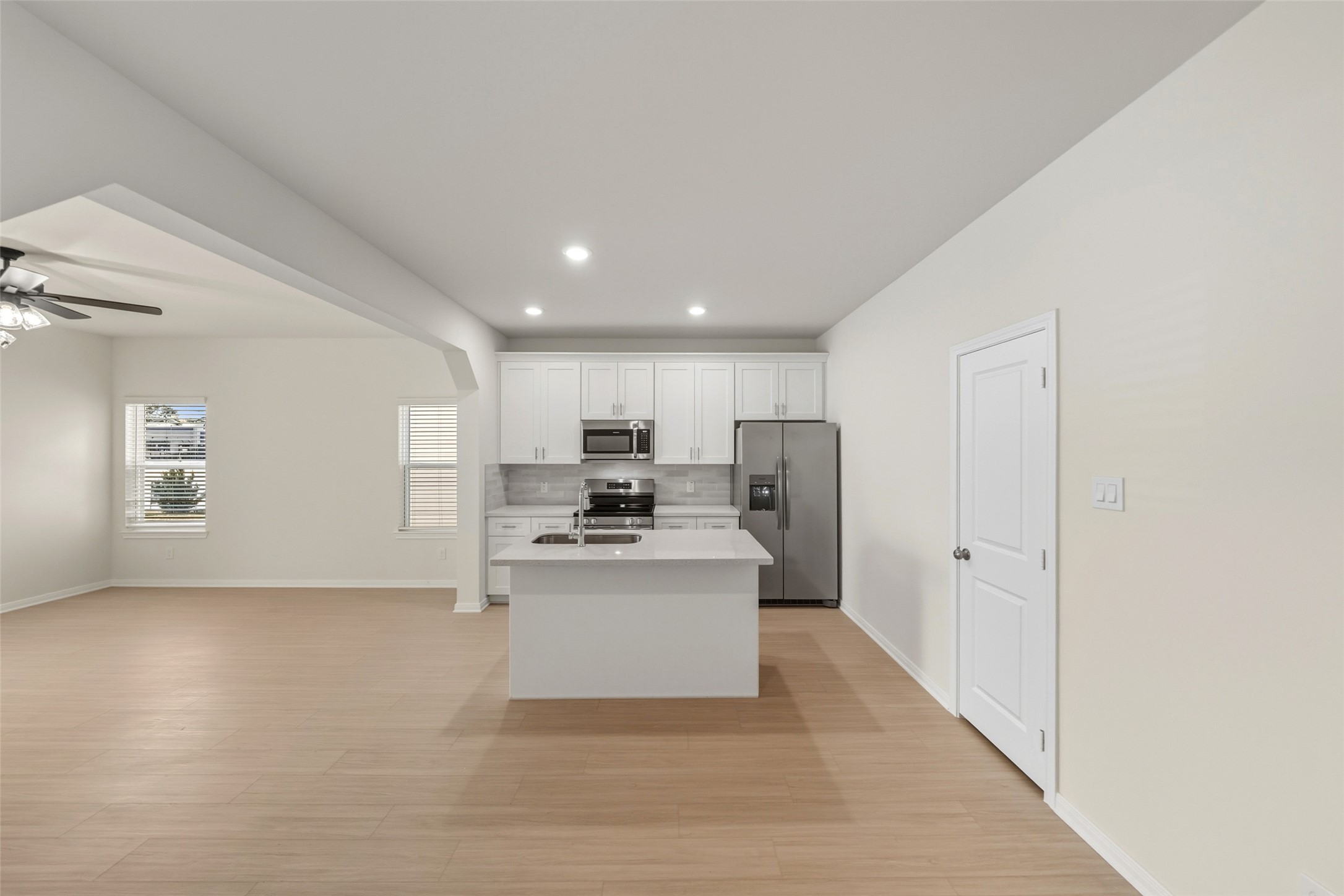 712 West Dallas Street Conroe, TX 77301 - Photo 10 of 23 a view of a kitchen with electric appliances