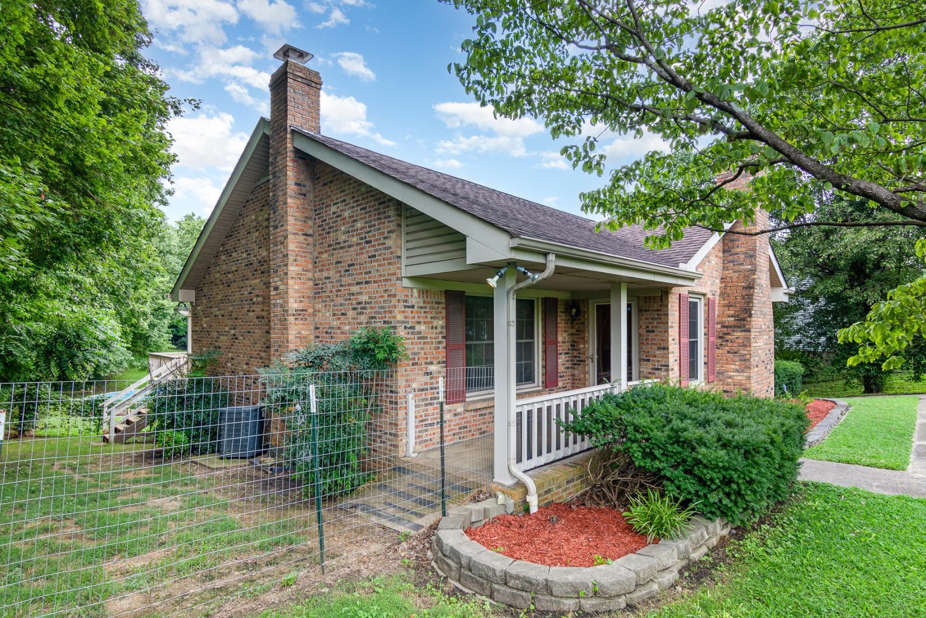 712 Rossview Road Clarksville, TN 37043 - Photo 3 of 30 Gallery Image 3