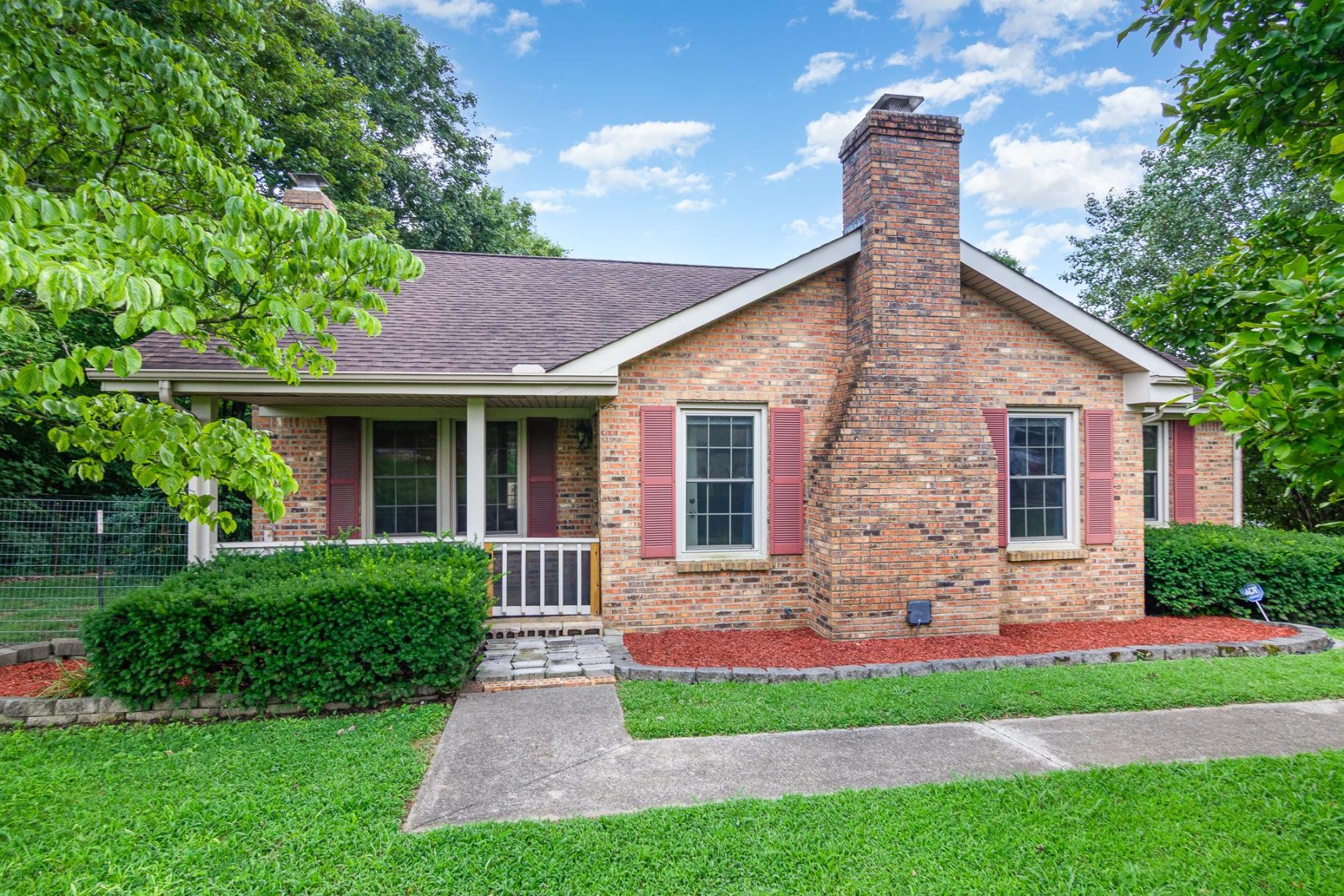 712 Rossview Road Clarksville, TN 37043 - Photo 4 of 30 Gallery Image 4
