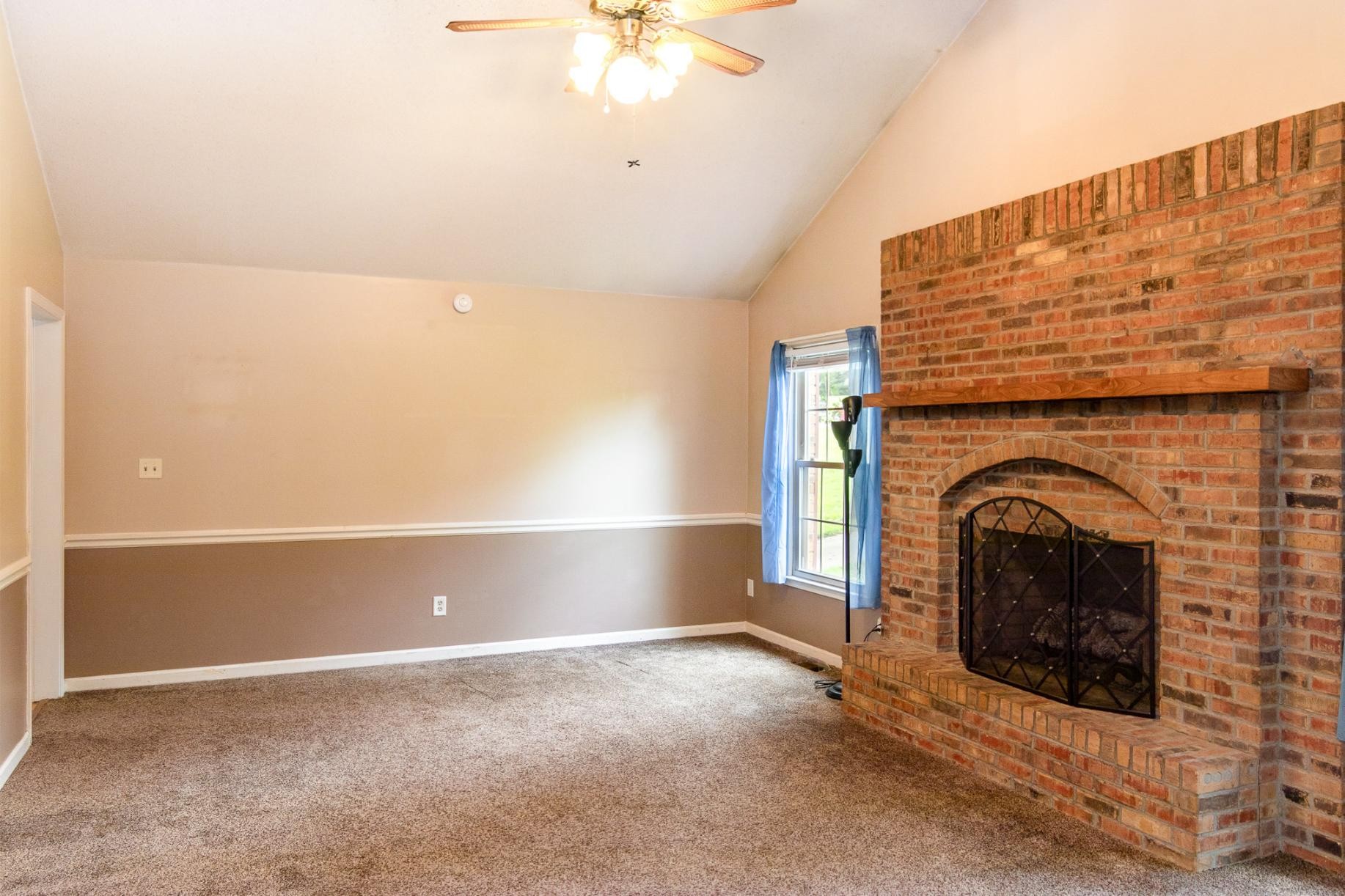712 Rossview Road Clarksville, TN 37043 - Photo 7 of 30 Gallery Image 7