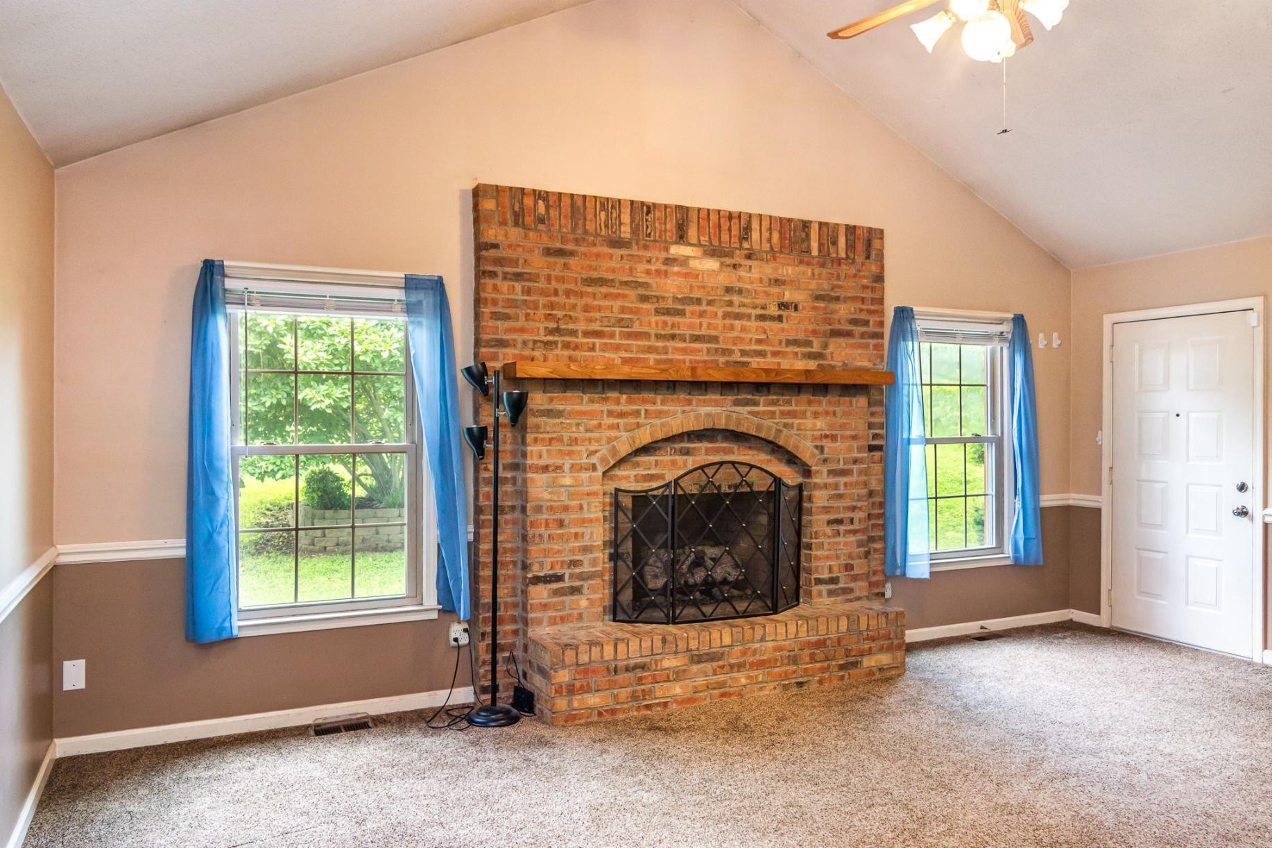 712 Rossview Road Clarksville, TN 37043 - Photo 8 of 30 Gallery Image 8