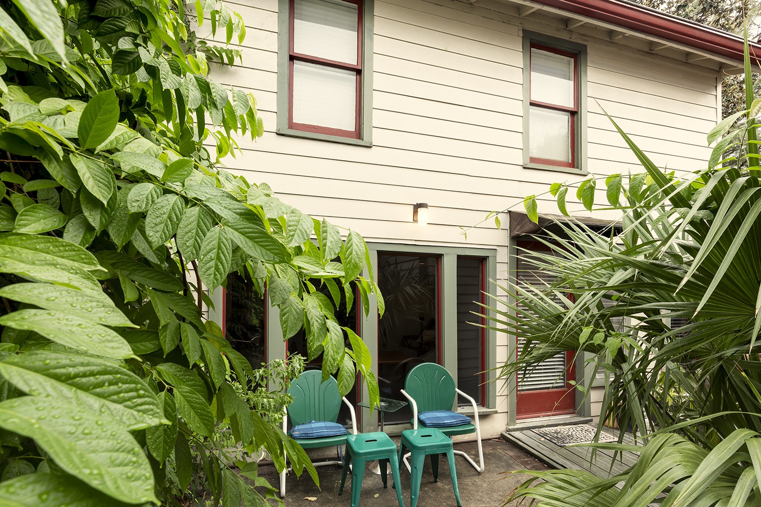 1209 Bomar Street Houston, TX 77006 - Photo 13 of 23 a house with a outdoor space
