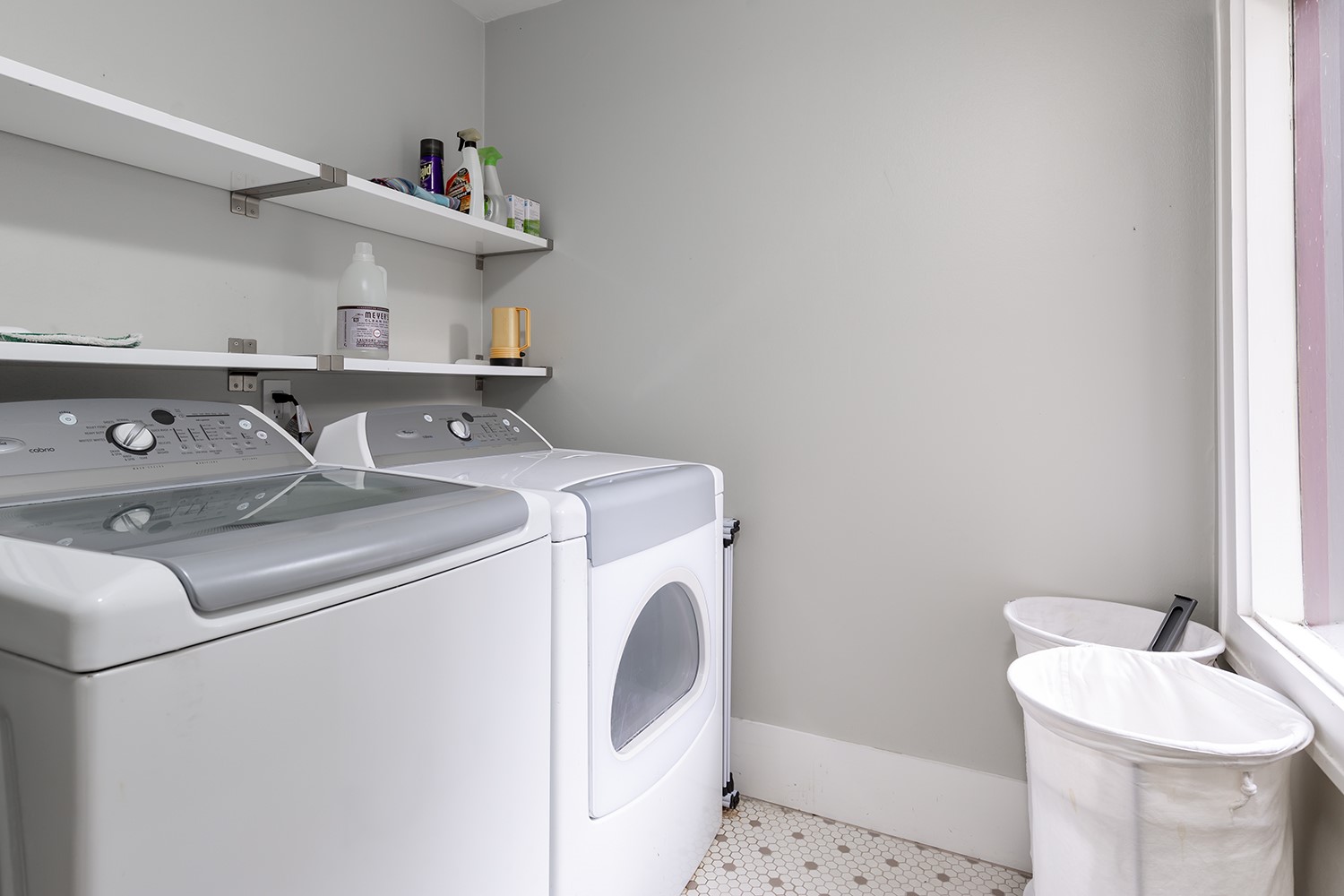 1209 Bomar Street Houston, TX 77006 - Photo 10 of 23 a utility room with dryer and washer