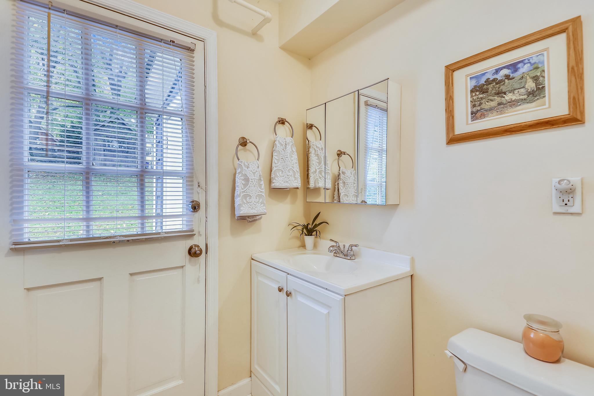 3103 Blueford Road Kensington, MD 20895 - Photo 23 of 43 Hal Bath