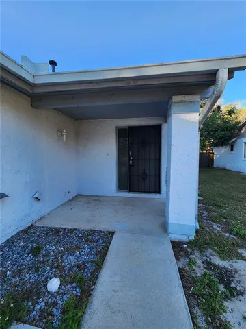 a view of a house with backyard and porch
