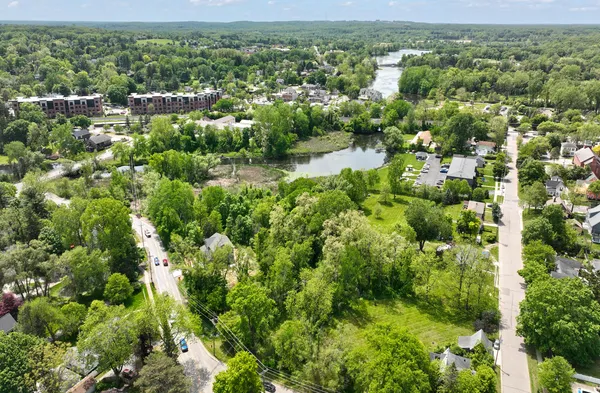 $87,500 | 124 River Drive, Unit B, Milford, MI 48381
