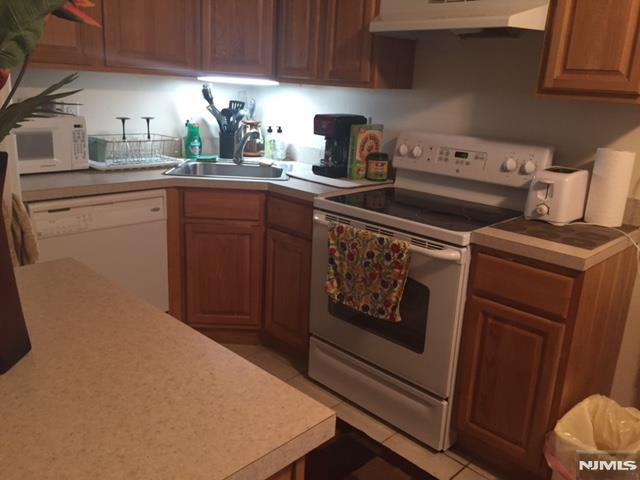 77 Liberty Street, Unit 33 Little Ferry, NJ 07643 - Photo 5 of 8