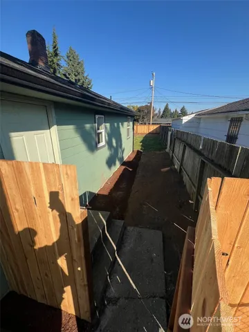 $399,950 | 915 East 52nd Street, Tacoma, WA 98404