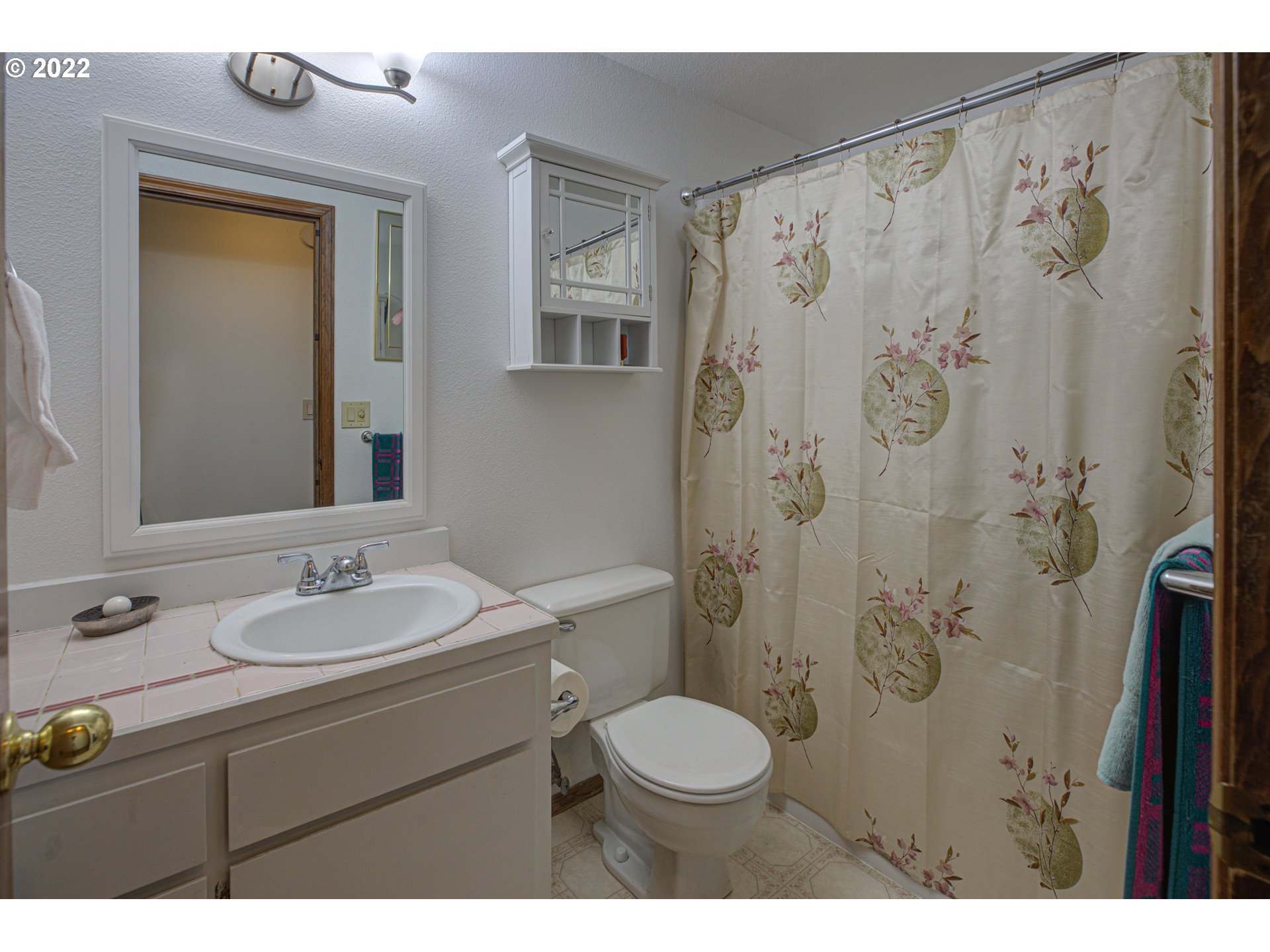 13180 Southwest Hanson Road Beaverton, OR 97008 - Photo 16 of 30 Bathroom