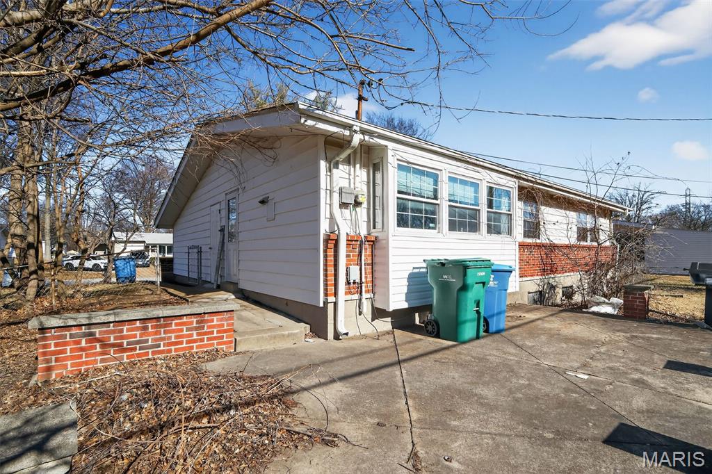 1328 Coppergate Lane St. Louis, MO 63138 - Photo 4 of 33