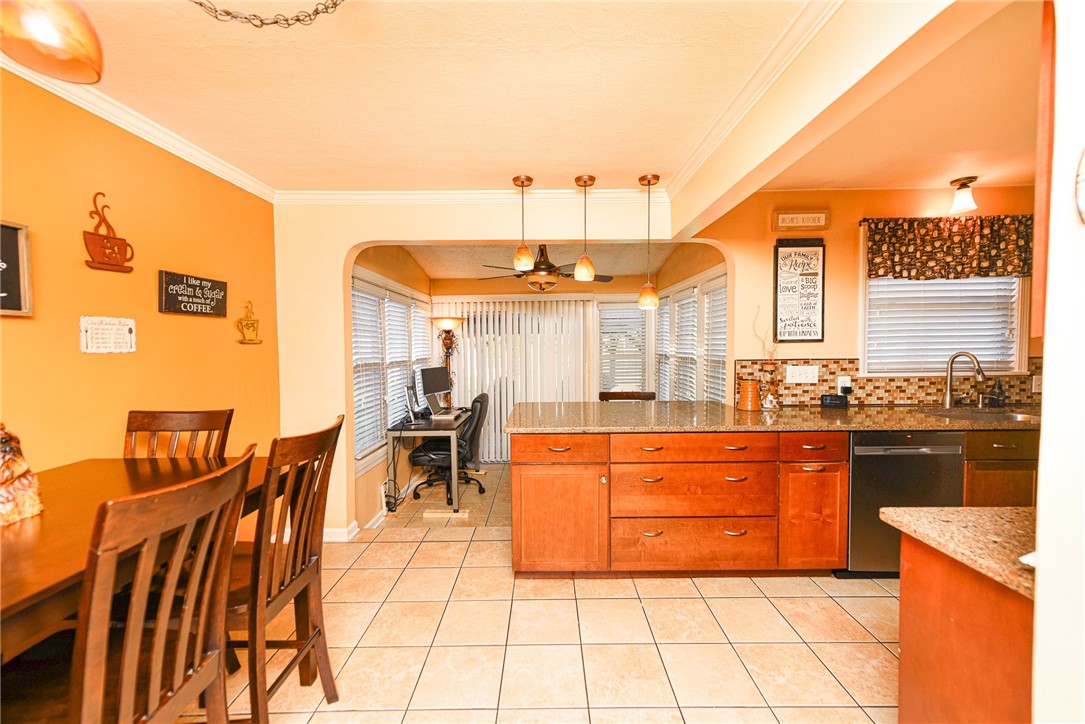 452 Pemberton Road Irondequoit, NY 14622 - Photo 13 of 31