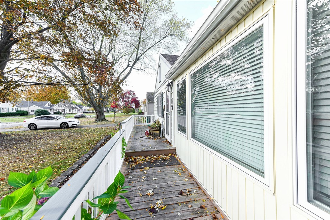 452 Pemberton Road Irondequoit, NY 14622 - Photo 3 of 31