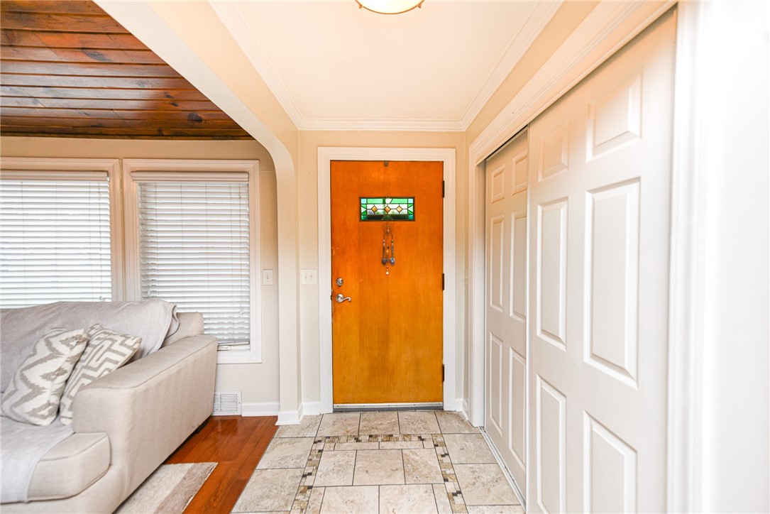 452 Pemberton Road Irondequoit, NY 14622 - Photo 4 of 31