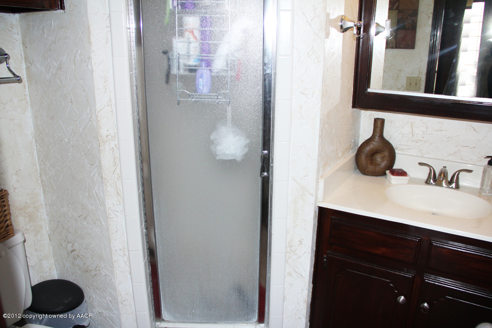 5718 South Milam Street Amarillo, TX 79110 - Photo 14 of 23 Master Bath