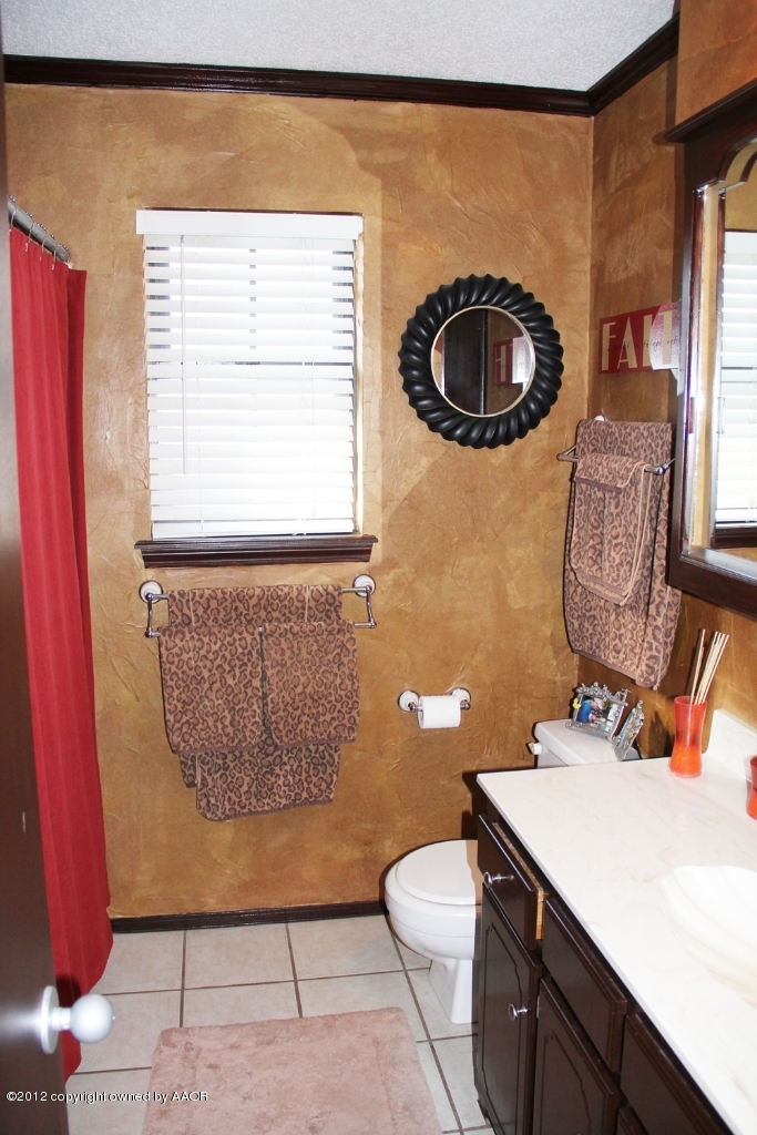 5718 South Milam Street Amarillo, TX 79110 - Photo 17 of 23 Bathroom
