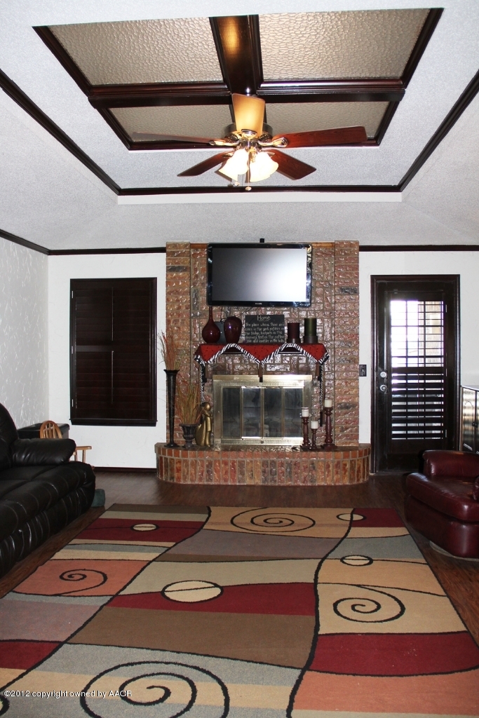 5718 South Milam Street Amarillo, TX 79110 - Photo 7 of 23 Living Area Ceiling