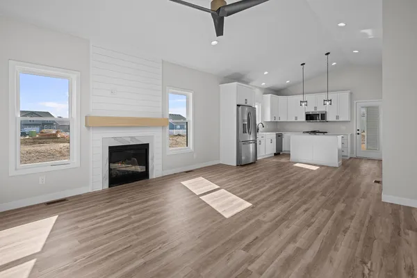 $432,600 | 1832 Redbud Circle, Eldridge, IA 52748
