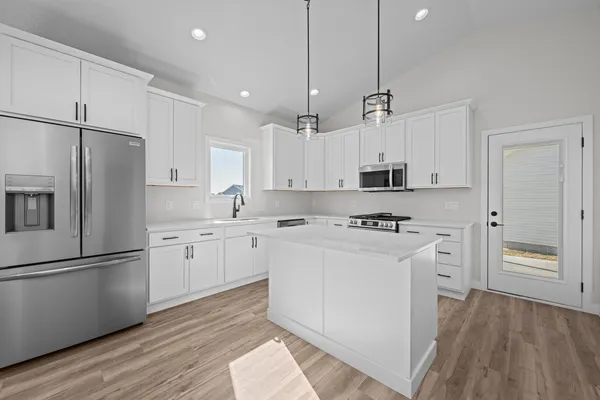 $432,600 | 1832 Redbud Circle, Eldridge, IA 52748