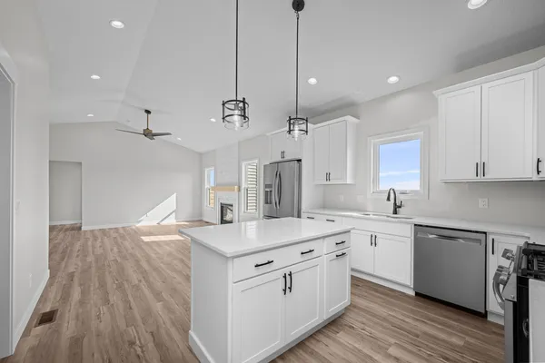 $432,600 | 1832 Redbud Circle, Eldridge, IA 52748