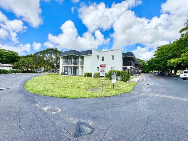 $164,900 | 2800 Riverside Drive, Unit 2011, Coral Springs, FL 33065