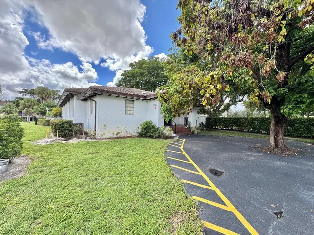 $164,900 | 2800 Riverside Drive, Unit 2011, Coral Springs, FL 33065